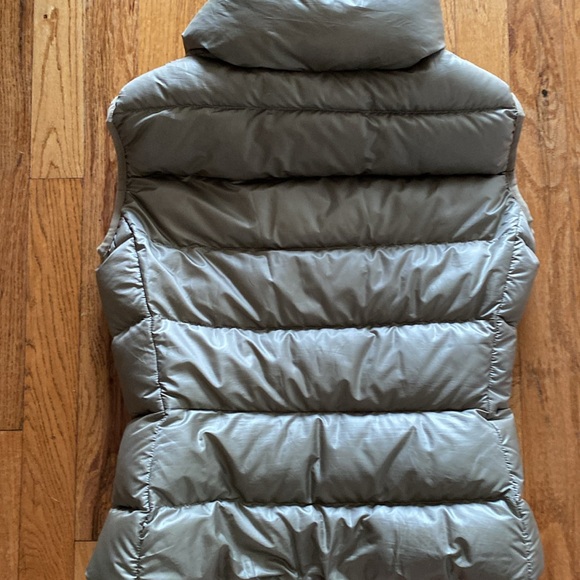 Great puffer that can be go with anything. Brown and black. Unique. - Picture 4 of 4